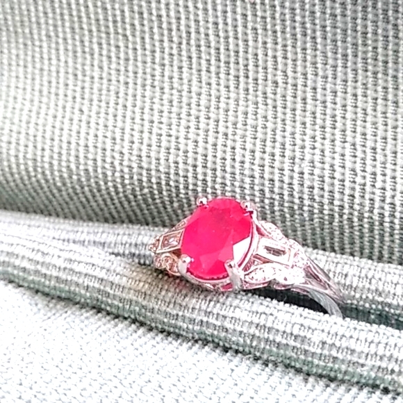 ❣️❣️ NIASSA RUBY, WHITE TOPAZ RING ❣️❣️ - Picture 3 of 5
